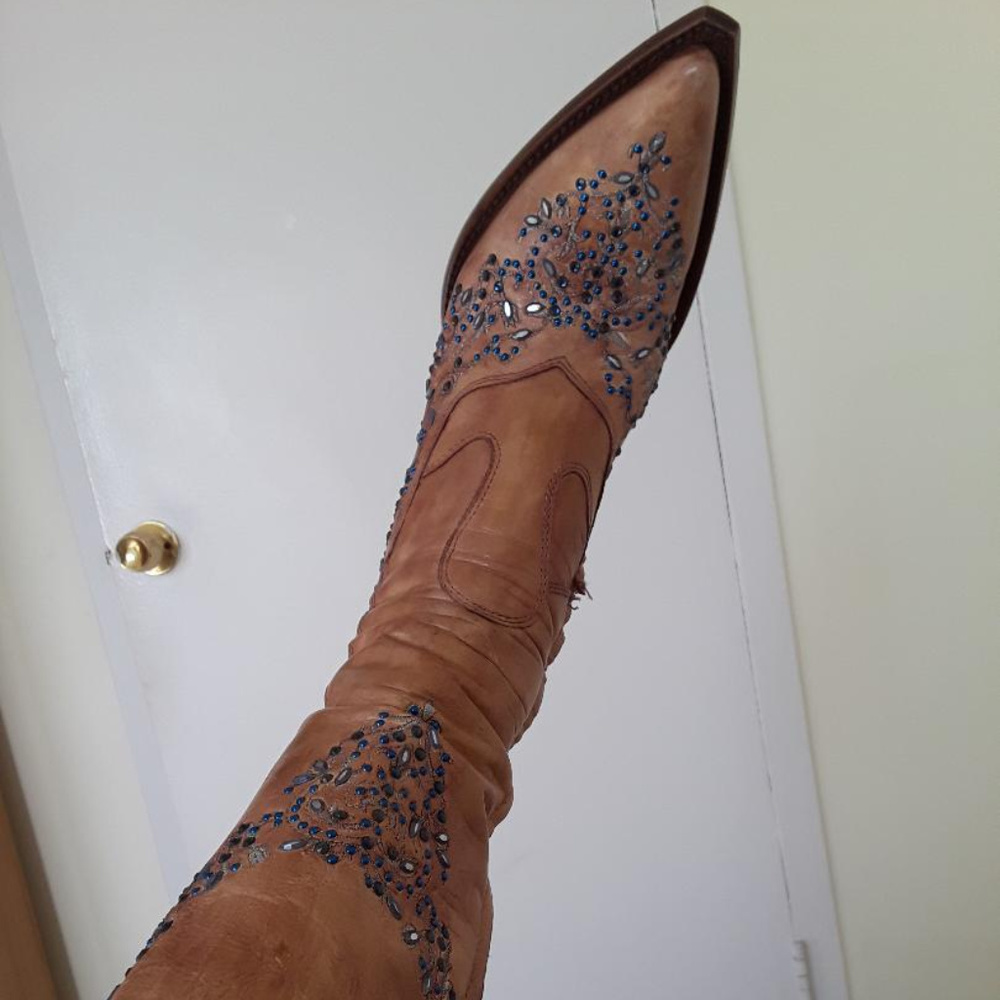 DAMI leather with encrusted Swarovski crystals